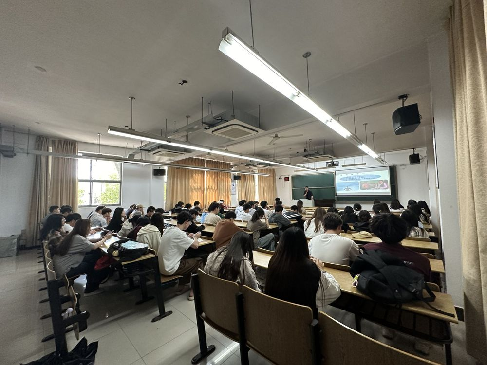 凯发K8国际科技集团在南京邮电大学通达学院举办讲座