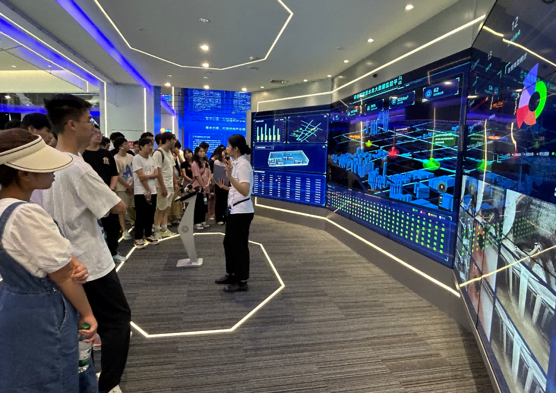 凯发K8国际科技IT精英暑期实训营活动日 | 探秘南京江北新区研创园 科技火花点亮未来梦想